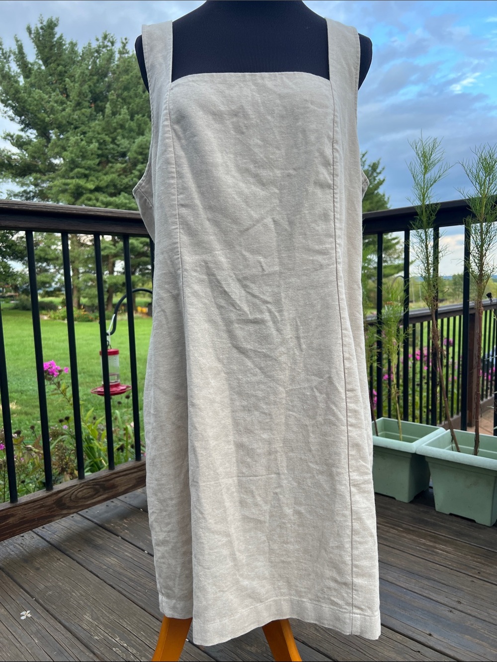 Old Navy Square Neck Dress
NWT
Flaxline